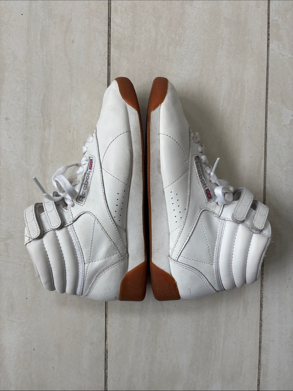 Reebok Women's Freestyle HI Walking Shoe White/Red/Gum 6.5 - Picture 5 of 11